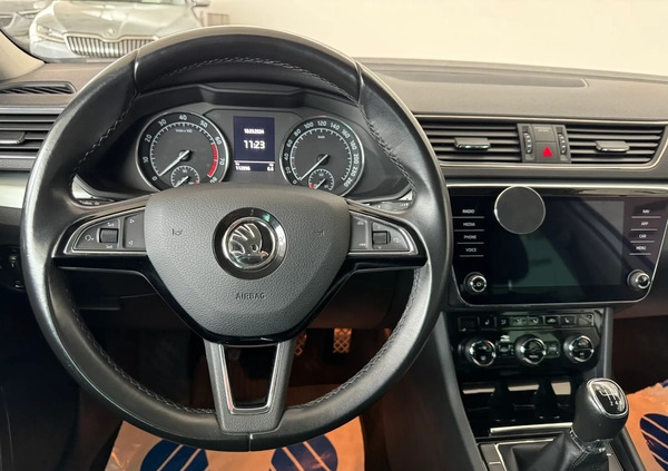 Skoda Superb cena 89900 przebieg: 112896, rok produkcji 2019 z Tykocin małe 667